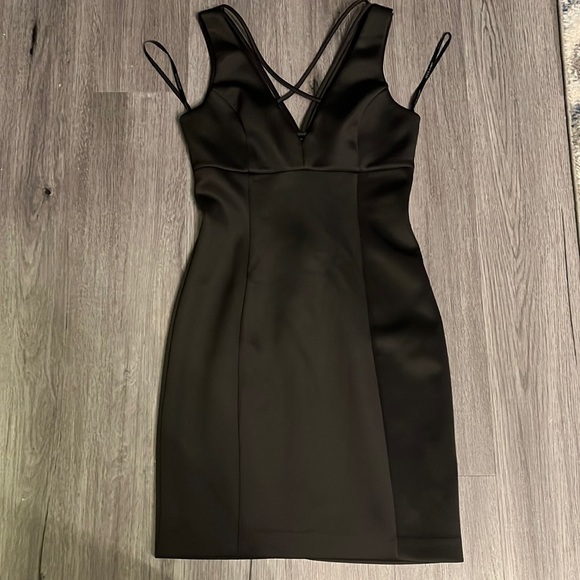 Guess Dresses & Skirts - 🖤 EUC Guess Dress